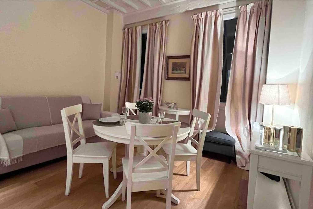 Cozy Santa Maria Novella Uffizi Duomo 2beds-2baths Florencia