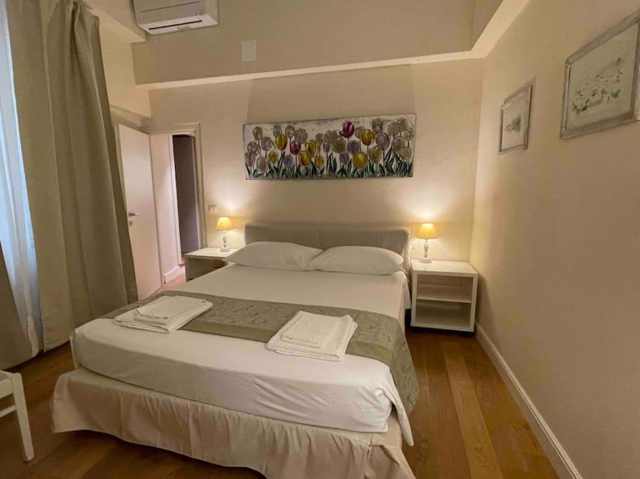 Cozy Santa Maria Novella Uffizi Duomo 2beds-2baths * Florencia