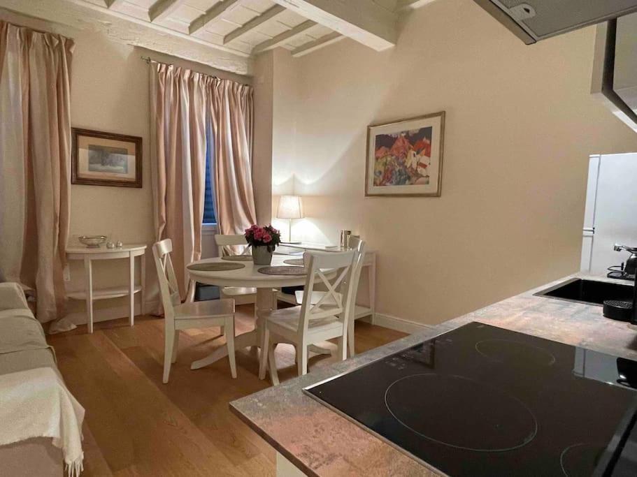 Cozy Santa Maria Novella Uffizi Duomo 2beds-2baths *