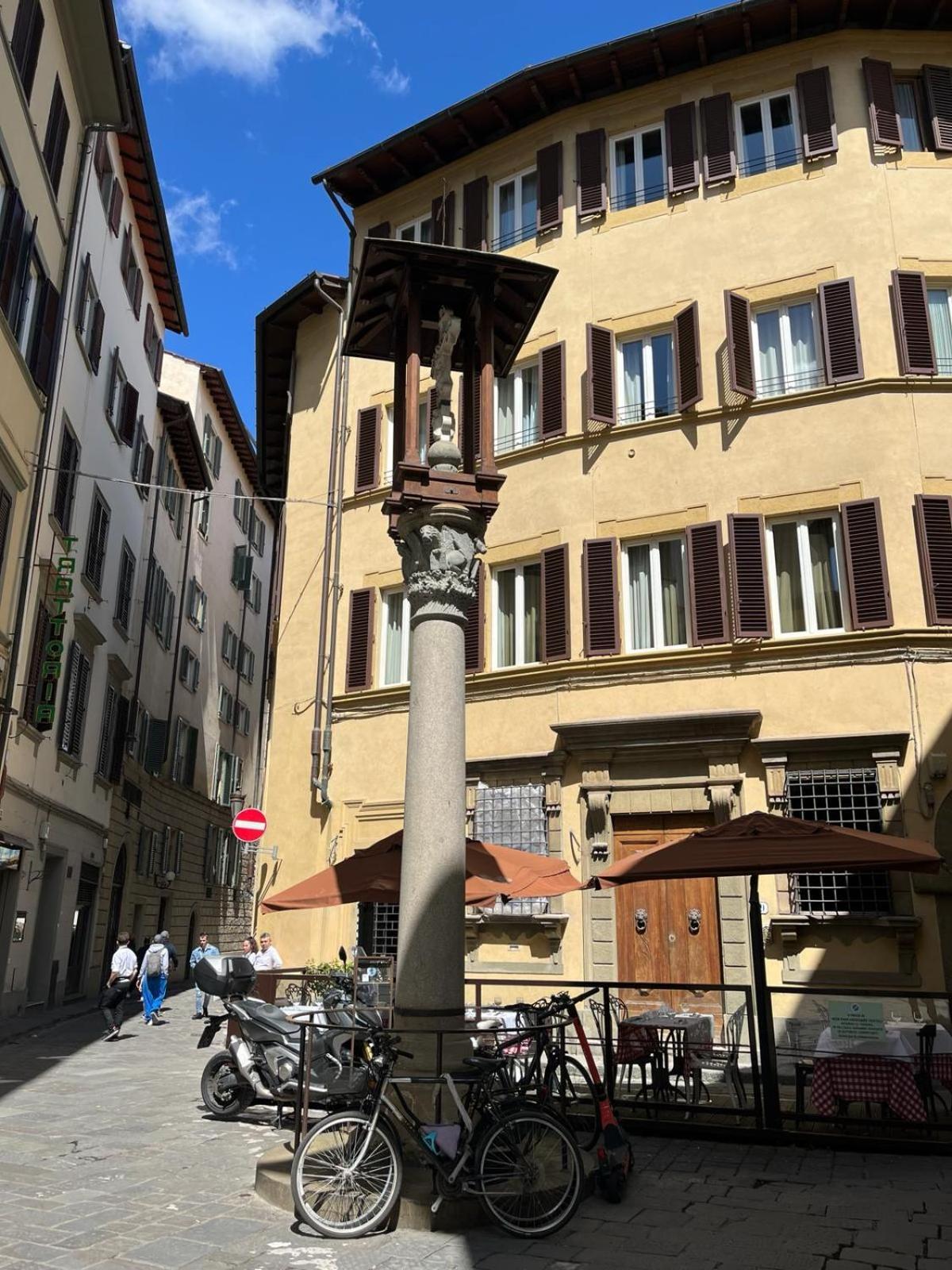 Cozy Santa Maria Novella Uffizi Duomo 2beds-2baths * Florencia